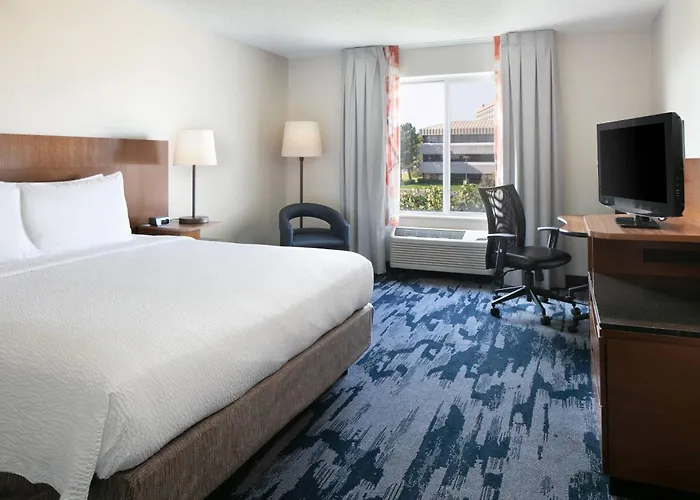 Hotel Fairfield & By Marriott 3*