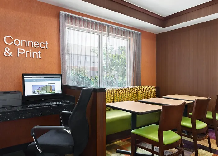 Hotel Fairfield & By Marriott