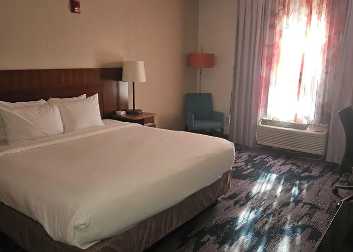 Hotel Fairfield & By Marriott